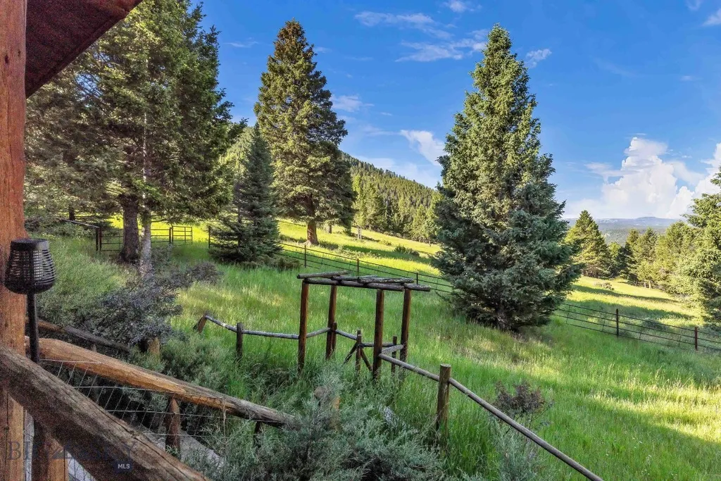 49824 Gallatin Road Gallatin Gateway MT 59730