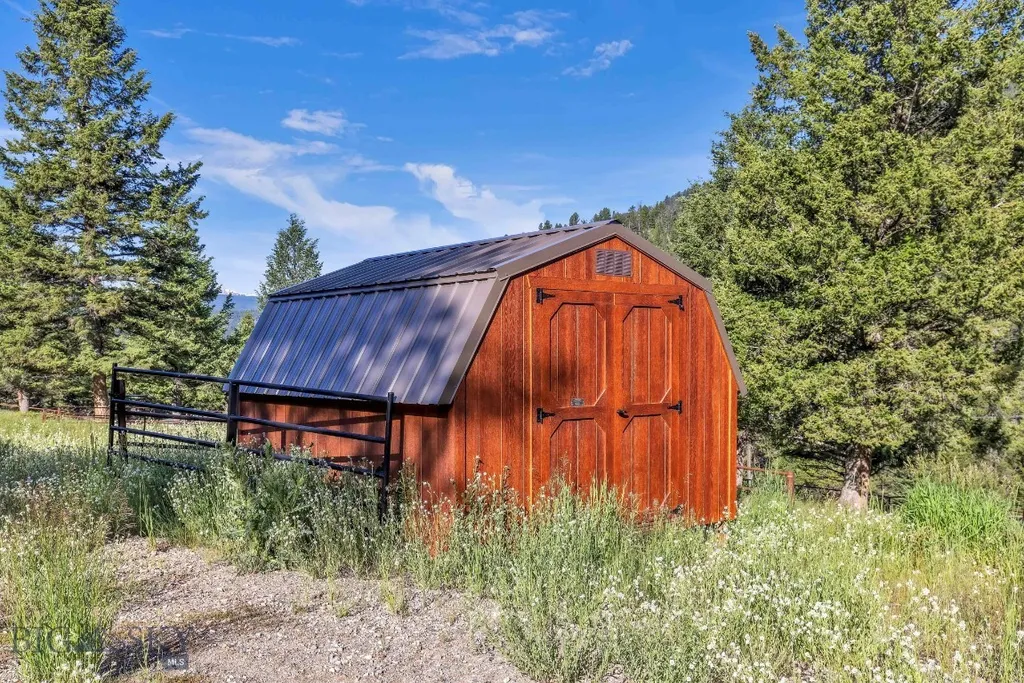 49824 Gallatin Road Gallatin Gateway MT 59730