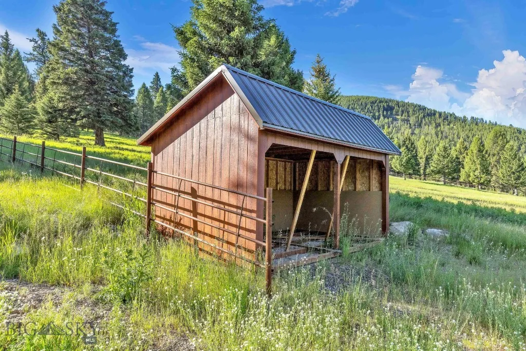 49824 Gallatin Road Gallatin Gateway MT 59730