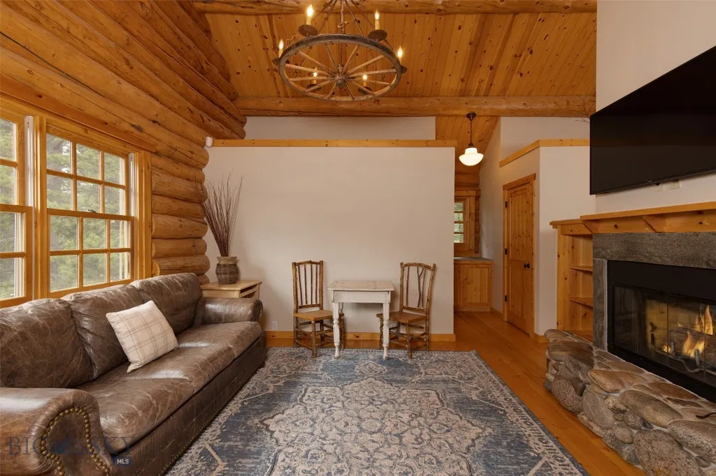 49824 Gallatin Road Gallatin Gateway MT 59730