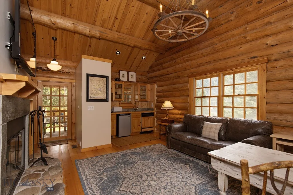 49824 Gallatin Road Gallatin Gateway MT 59730