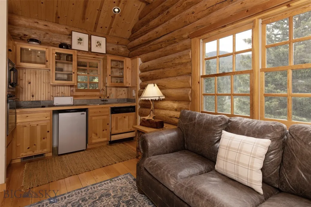 49824 Gallatin Road Gallatin Gateway MT 59730
