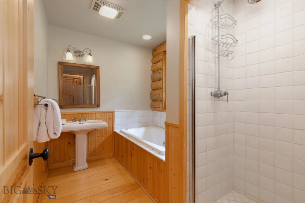 49824 Gallatin Road Gallatin Gateway MT 59730