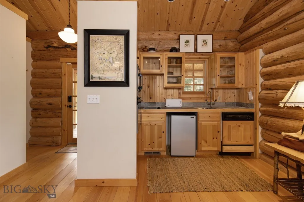 49824 Gallatin Road Gallatin Gateway MT 59730