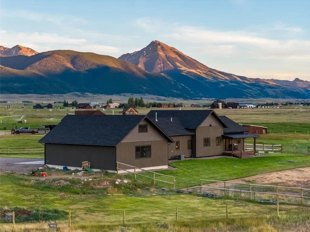17 Packstring Trail Livingston MT 59047