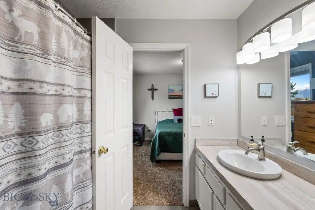 1011 Silverbow Belgrade MT 59714