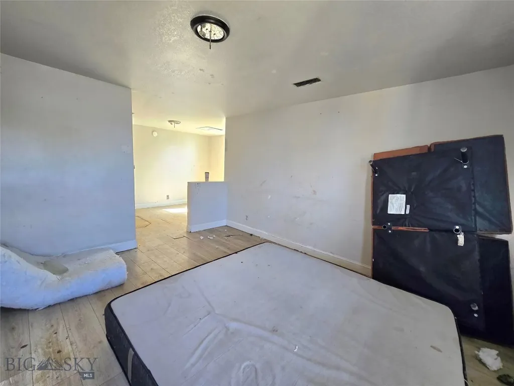 17 W La Platte Butte MT 59701