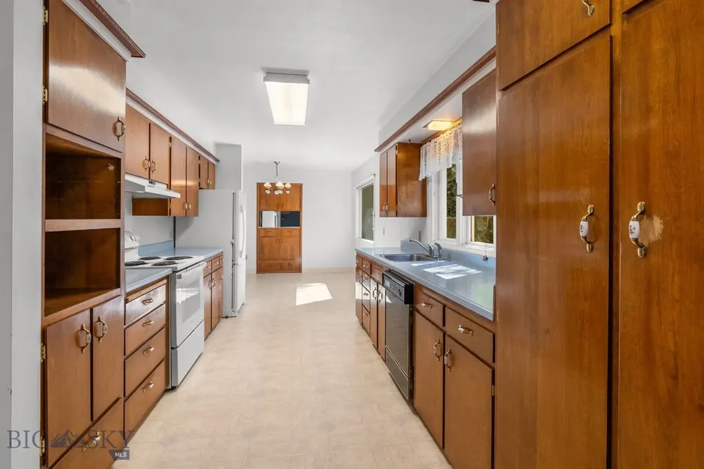 410 S Wyoming Street Dillon MT 59725