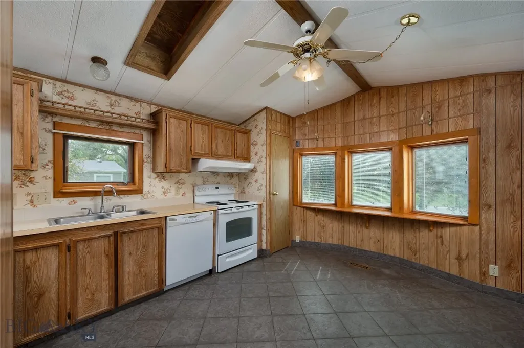 21 S Iowa Three Forks MT 59752