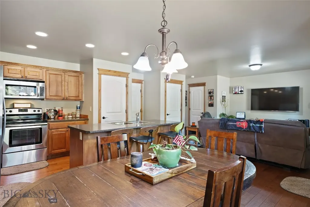 2935 Warbler Way Bozeman MT 59718