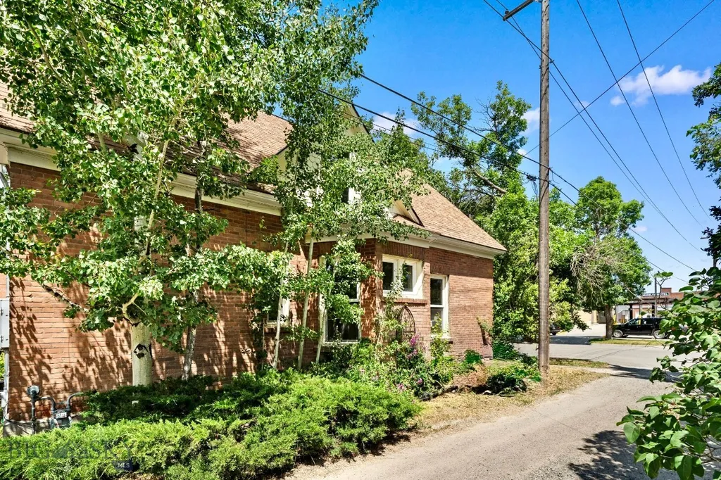121 N Yellowstone Street Livingston MT 59047