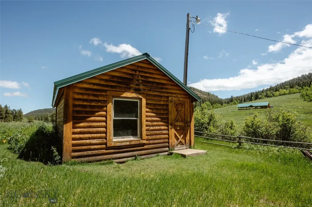 Lewistown MT 59457
