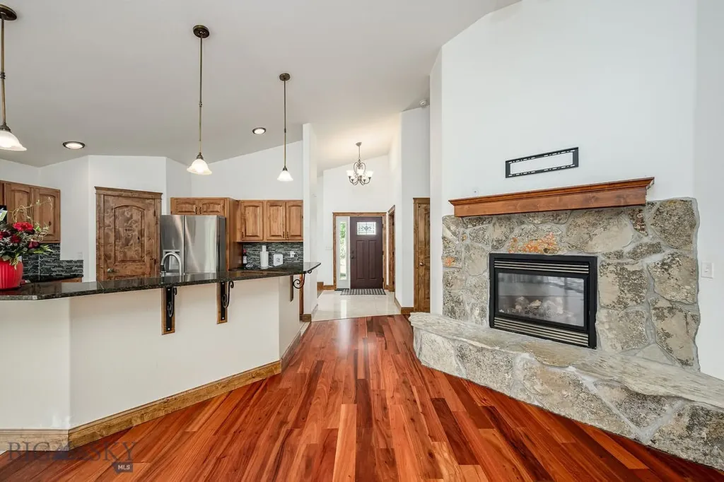 102 S 3rd Street Roberts MT 59070