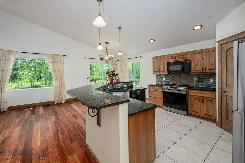 102 S 3rd Street Roberts MT 59070
