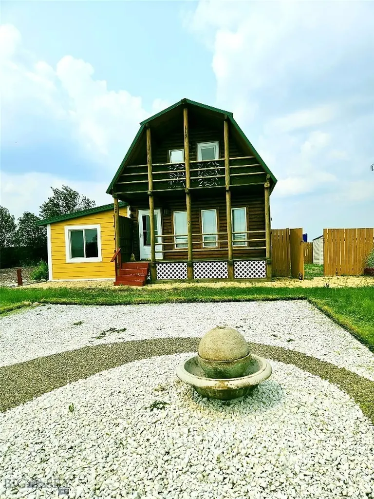 320 & 324 Oak Street Sweet Grass MT 59484