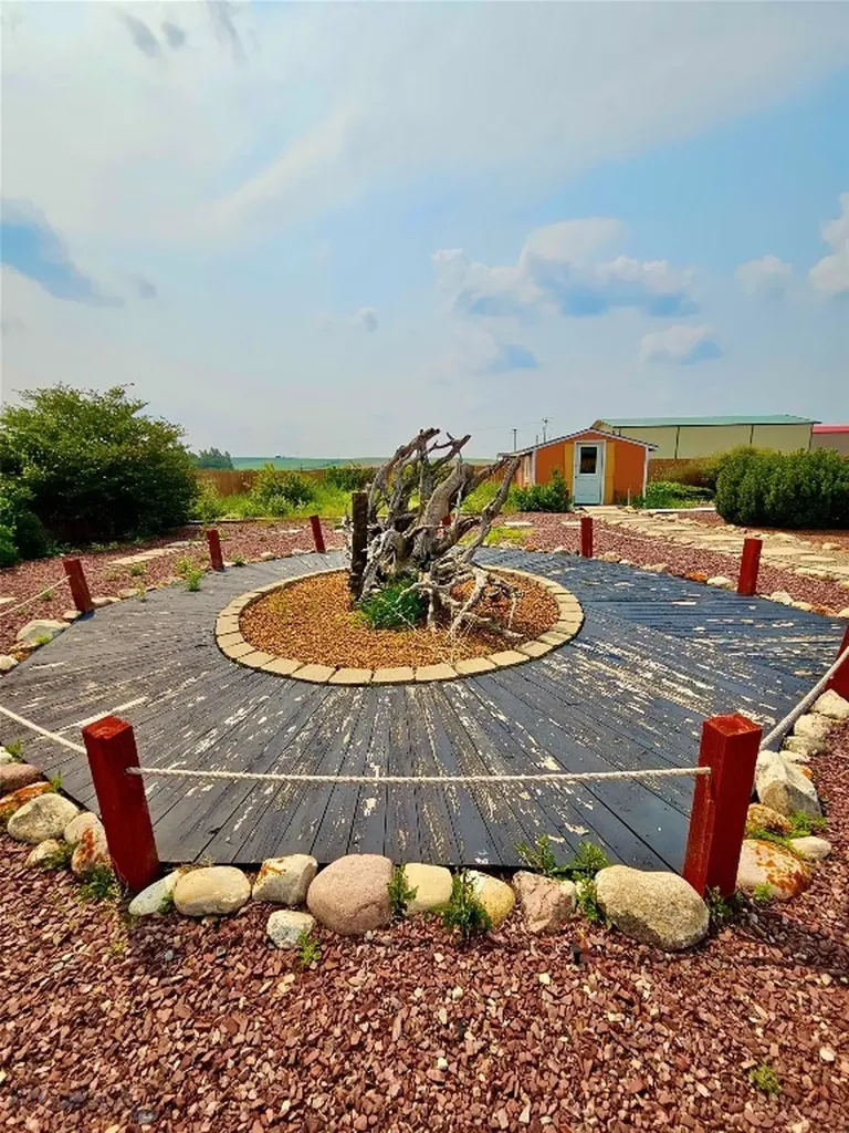 320 & 324 Oak Street Sweet Grass MT 59484