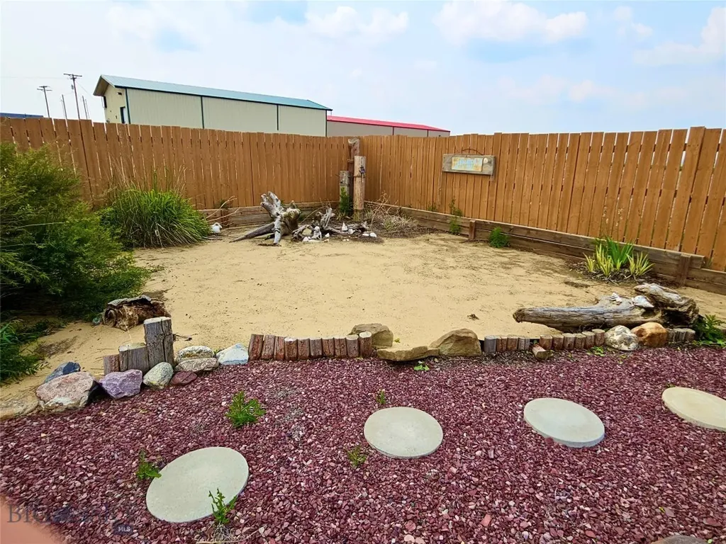 320 & 324 Oak Street Sweet Grass MT 59484