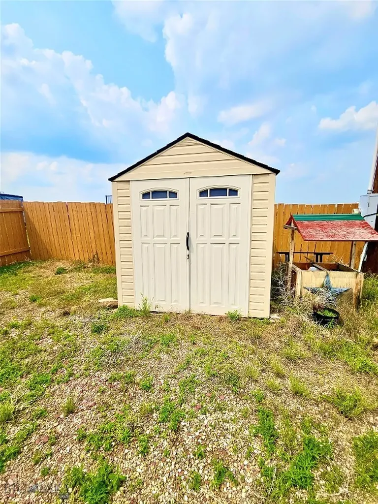 320 & 324 Oak Street Sweet Grass MT 59484