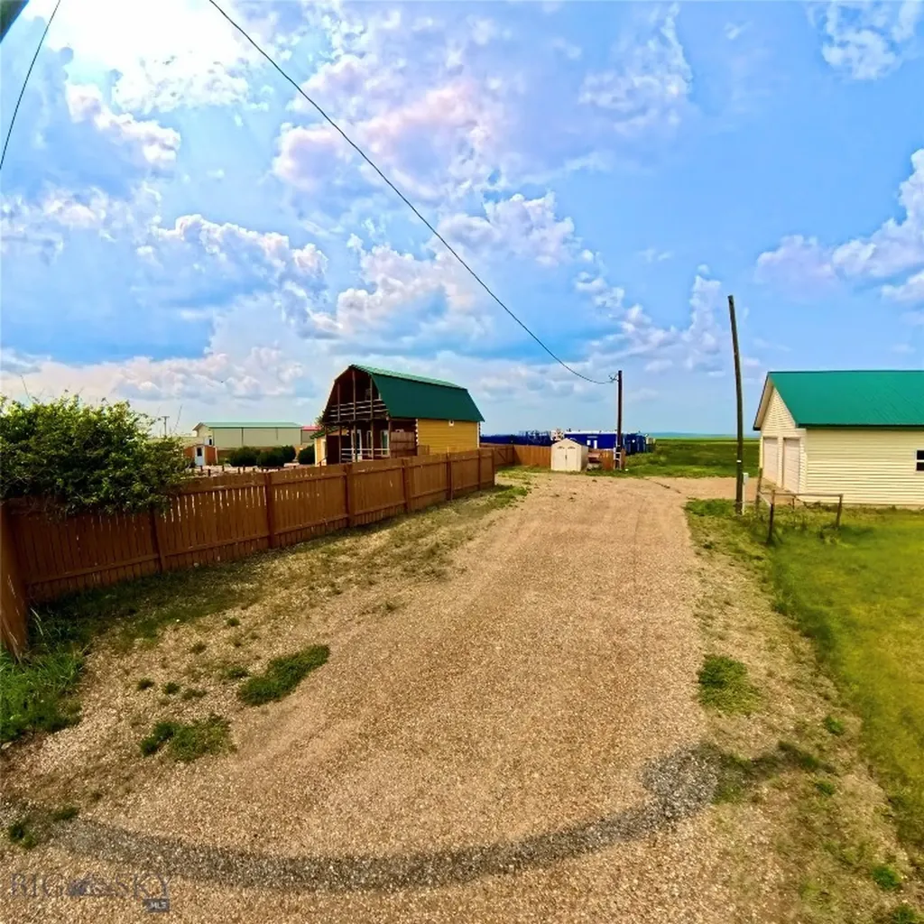 320 & 324 Oak Street Sweet Grass MT 59484