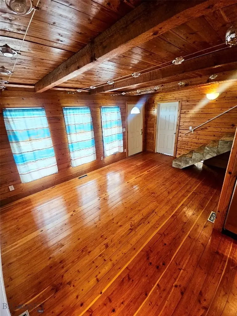 320 & 324 Oak Street Sweet Grass MT 59484