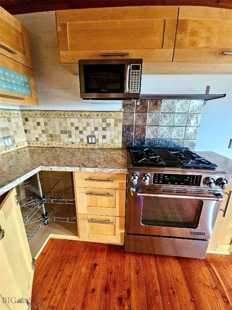 320 & 324 Oak Street Sweet Grass MT 59484