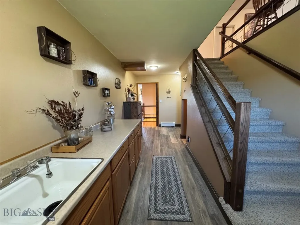 39 Valley View Drive Reed Point MT 59069