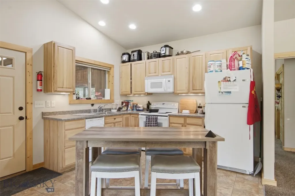 64758 Gallatin Road Gallatin Gateway MT 59730