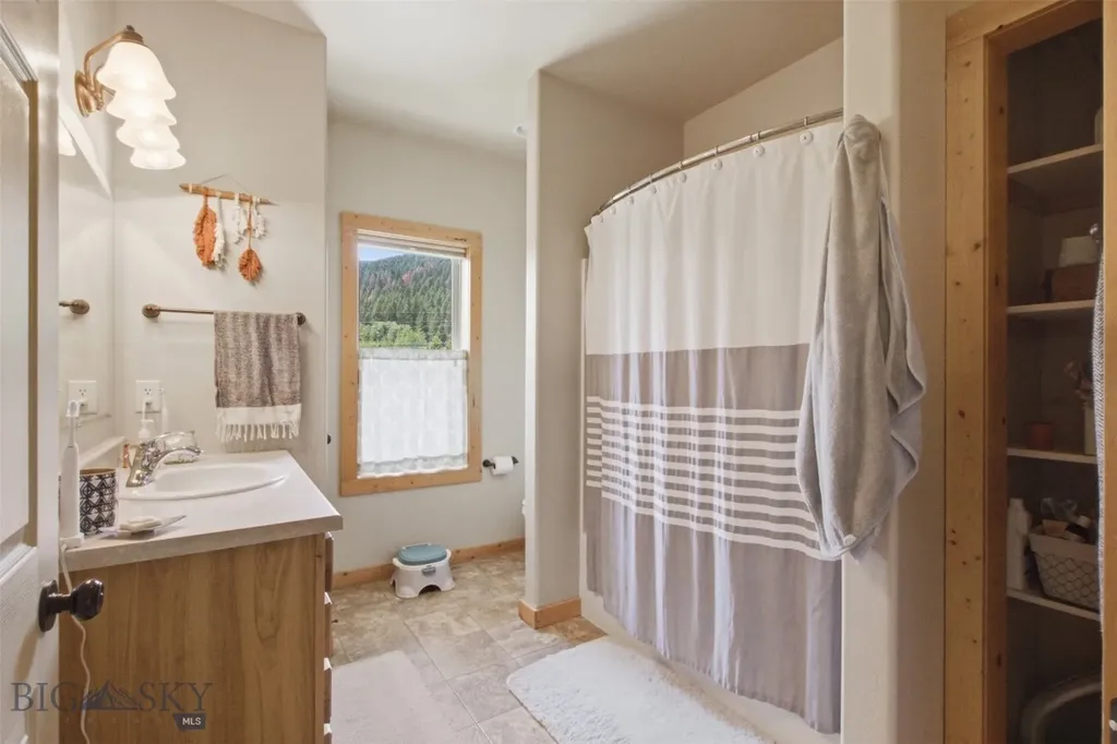 64758 Gallatin Road Gallatin Gateway MT 59730