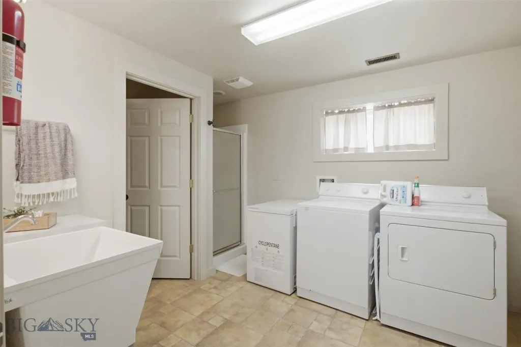 64758 Gallatin Road Gallatin Gateway MT 59730