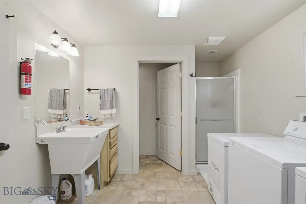 64758 Gallatin Road Gallatin Gateway MT 59730