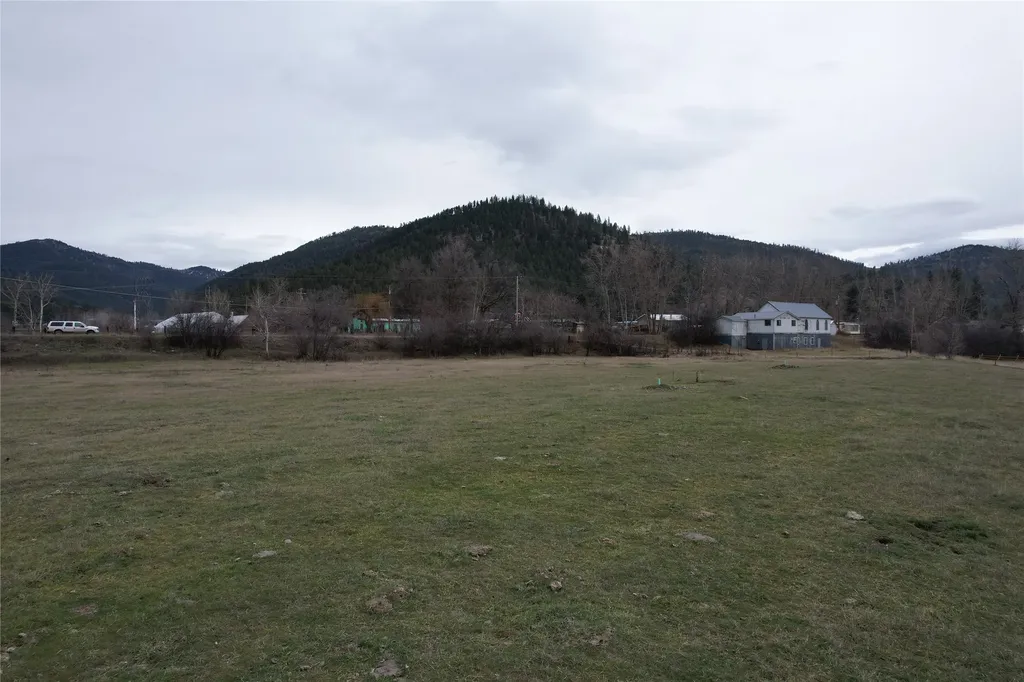 Nhn Stitt Lane Clinton MT 59825