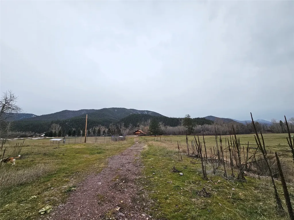 Nhn Stitt Lane Clinton MT 59825
