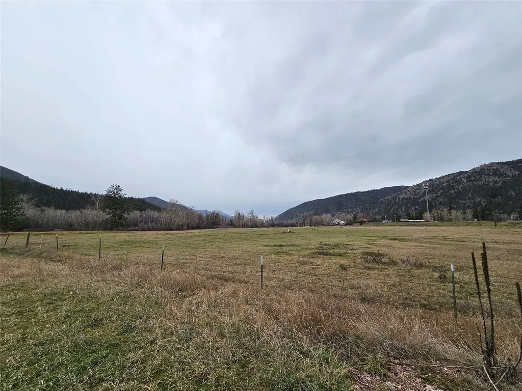 Nhn Stitt Lane Clinton MT 59825