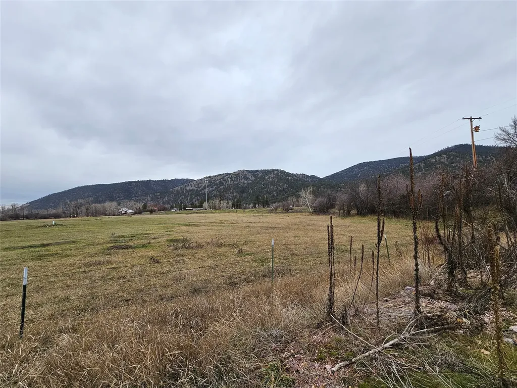 Nhn Stitt Lane Clinton MT 59825