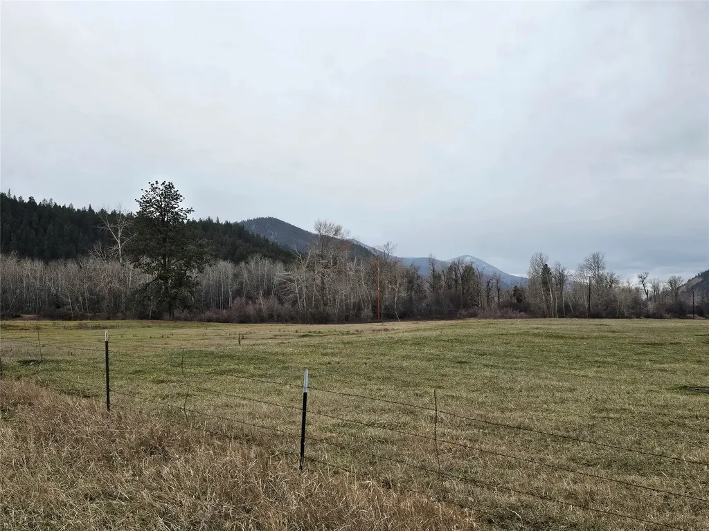 Nhn Stitt Lane Clinton MT 59825