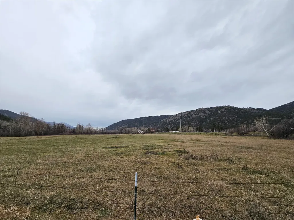 Nhn Stitt Lane Clinton MT 59825