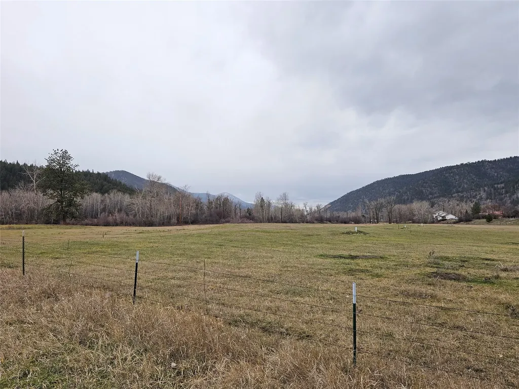 Nhn Stitt Lane Clinton MT 59825