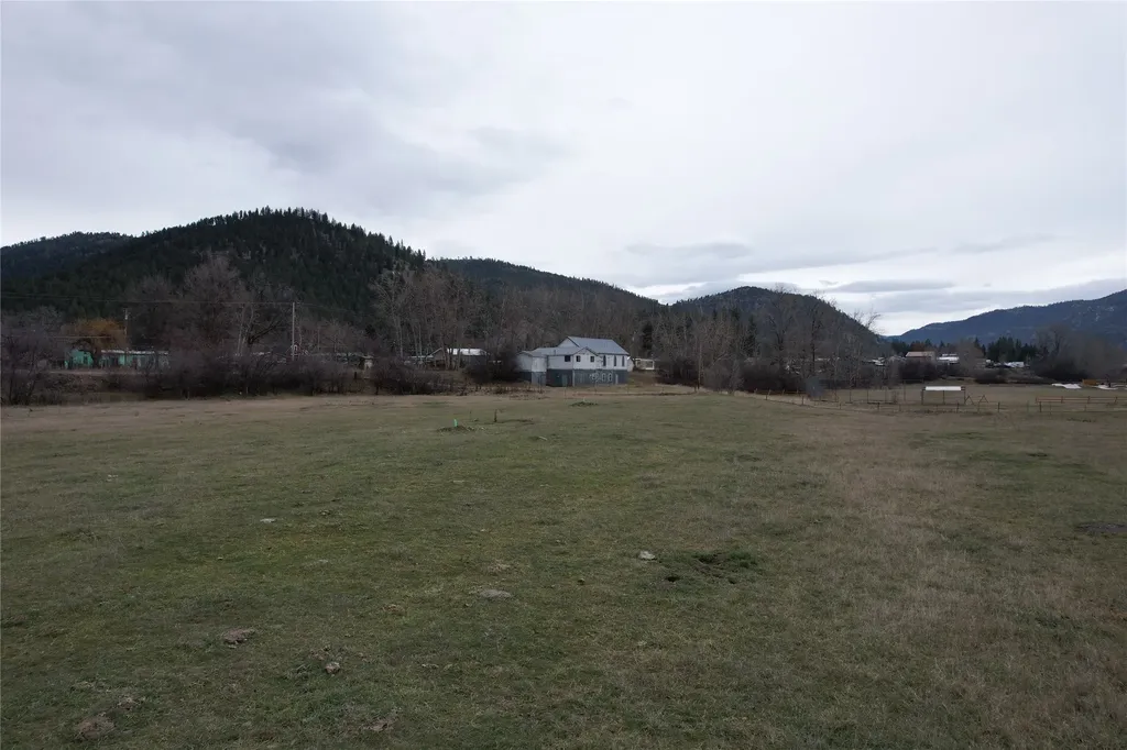 Nhn Stitt Lane Clinton MT 59825
