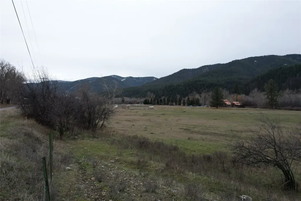 Nhn Stitt Lane Clinton MT 59825
