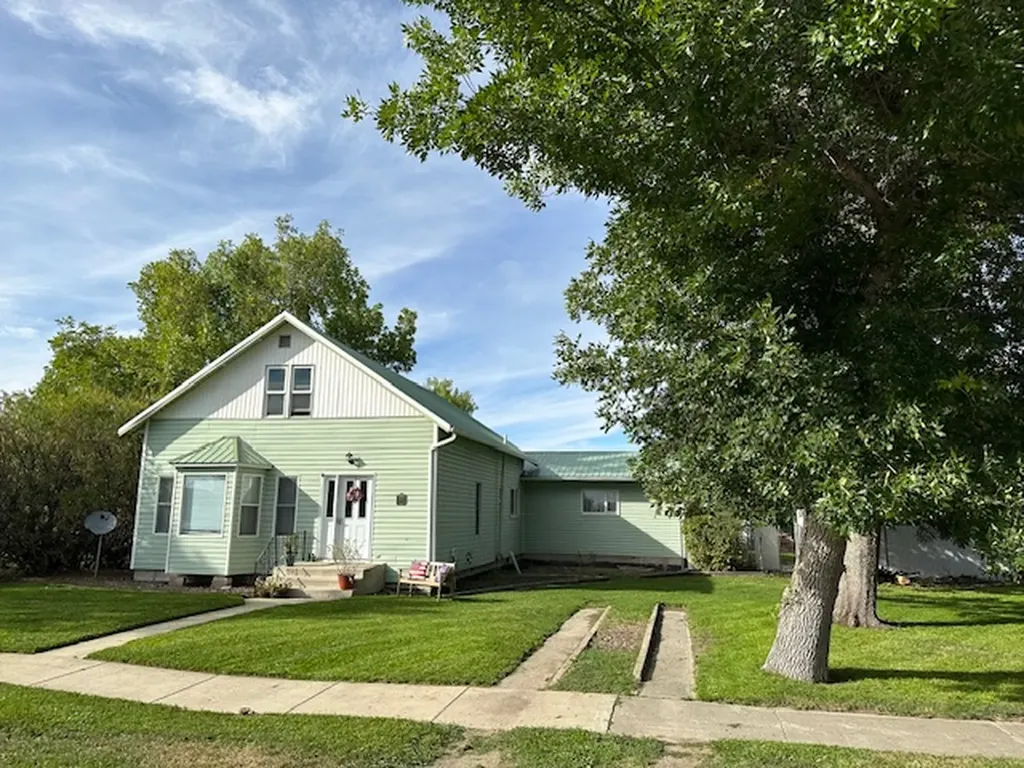 415 Illinois Avenue Valier MT 59486