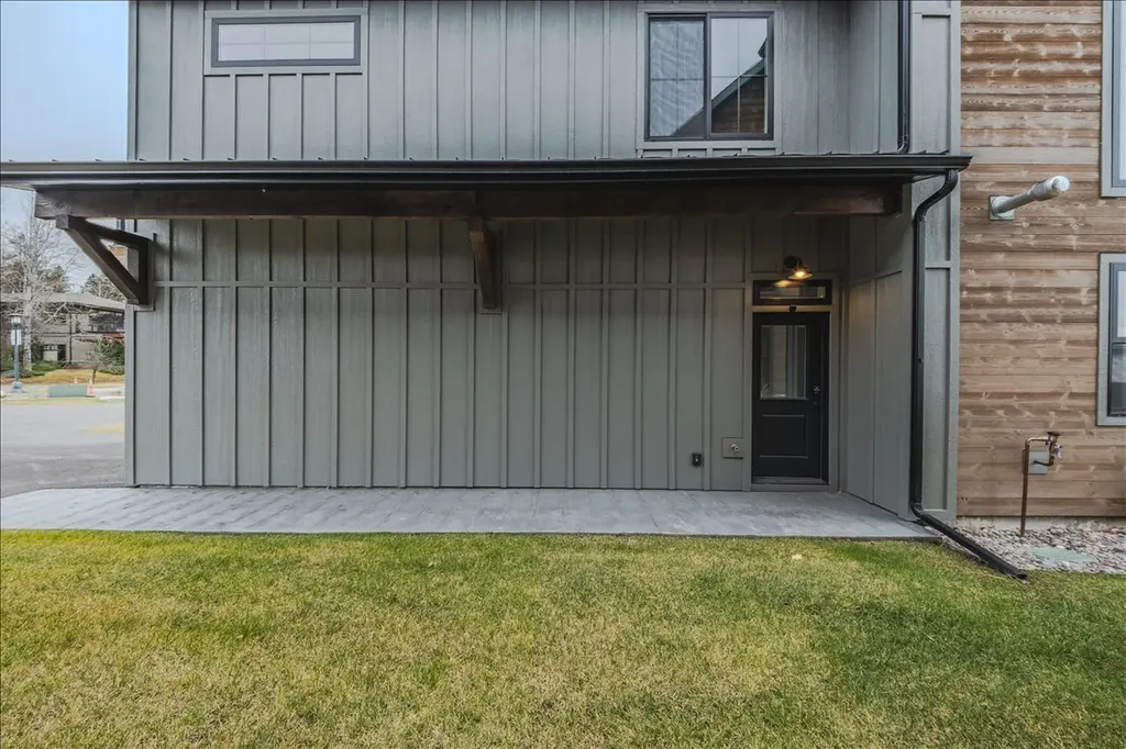 207 Stoner Loop Lakeside MT 59922