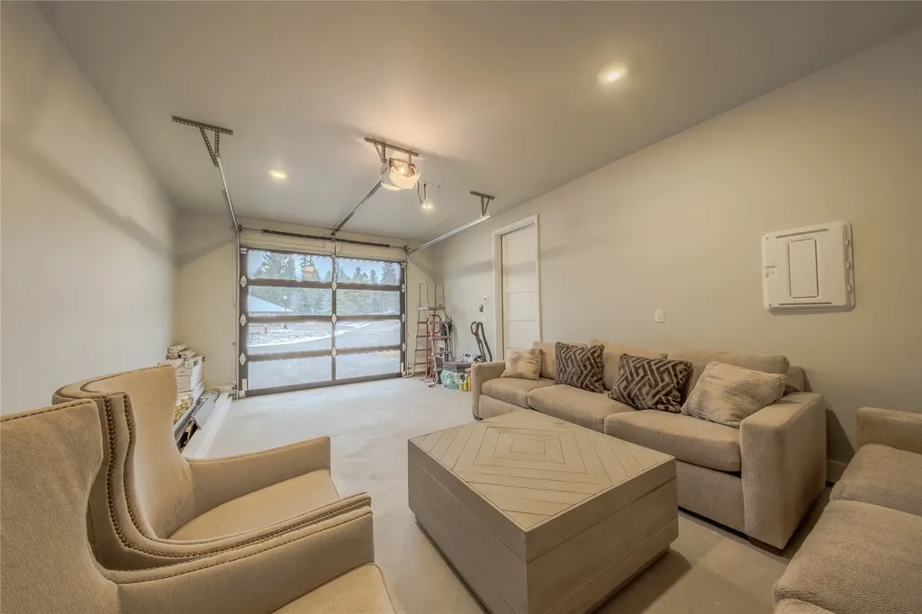 207 Stoner Loop Lakeside MT 59922