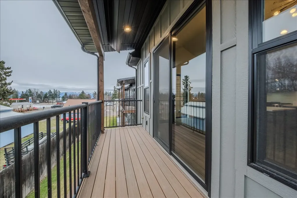 207 Stoner Loop Lakeside MT 59922