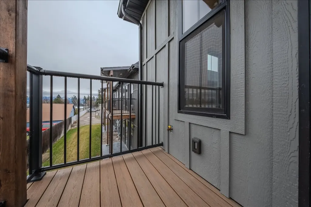 207 Stoner Loop Lakeside MT 59922