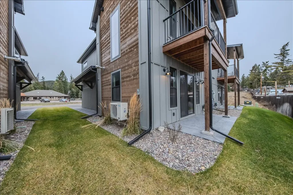 207 Stoner Loop Lakeside MT 59922