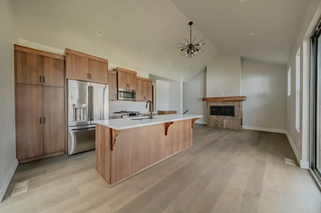 207 Stoner Loop Lakeside MT 59922