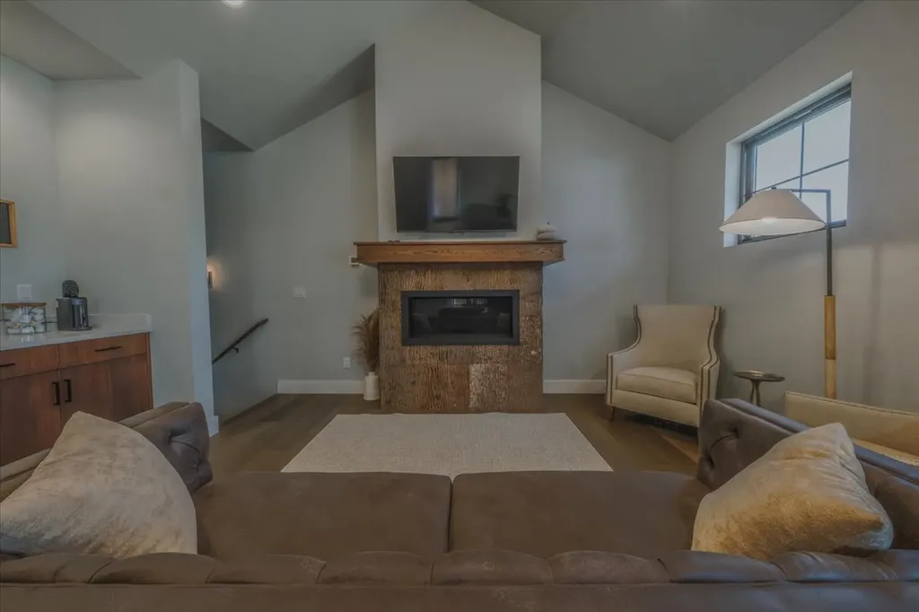 207 Stoner Loop Lakeside MT 59922