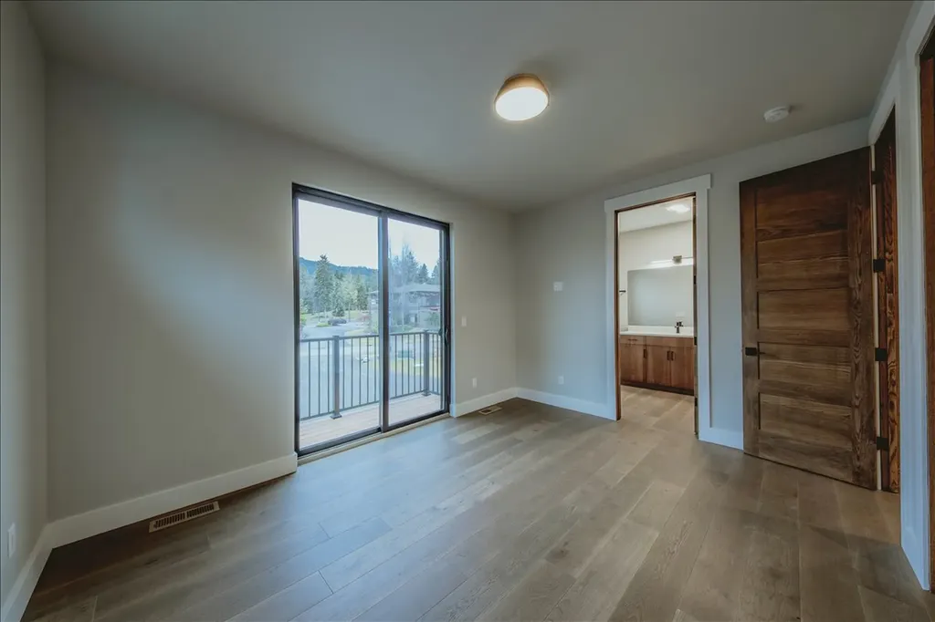 207 Stoner Loop Lakeside MT 59922