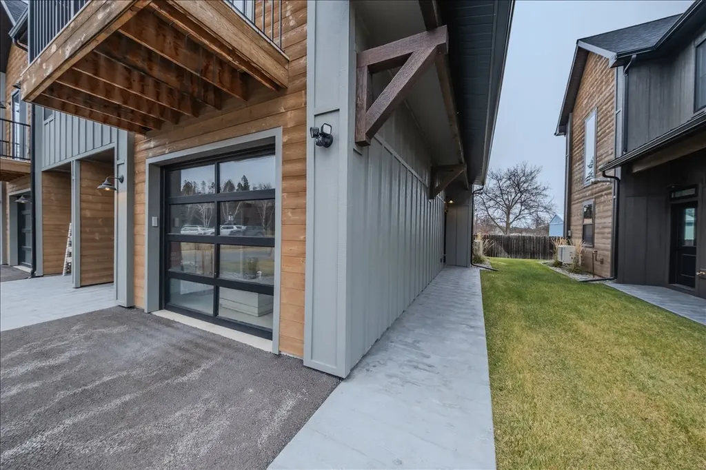 207 Stoner Loop Lakeside MT 59922