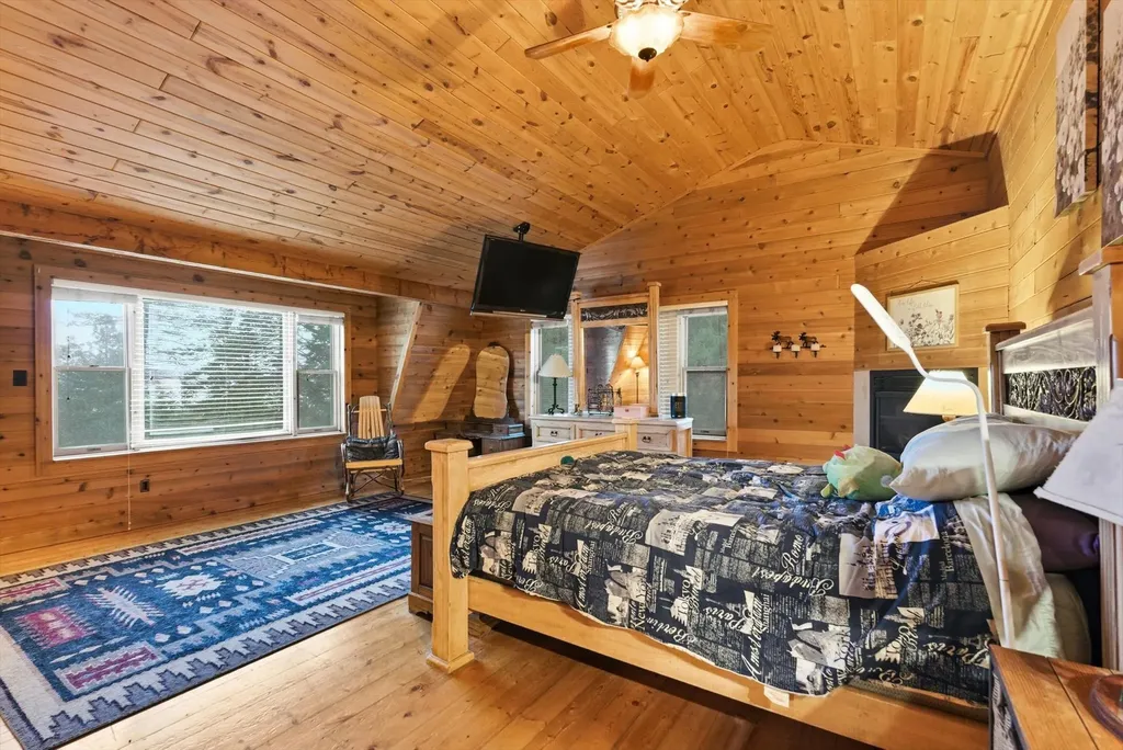532 Grayling Road Lakeside MT 59922